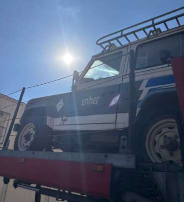 Todoterreno antiguo de la empresa ENHER